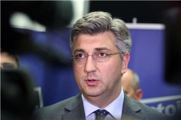 Gospić- Plenković o zabrani Thompsonova koncerta, problemima u hrvatskim tvrtkama i podršci kandidatima 