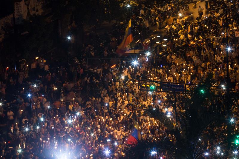 Sukobi u Venezueli, Maduro raspoređuje vojsku