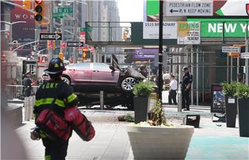 Vozilo pokosilo pješake na njujorškom Times Squareu