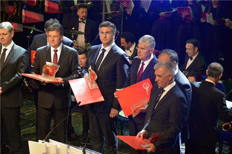 Croatian PM receives award as European leader and lobbyist for Bosnia