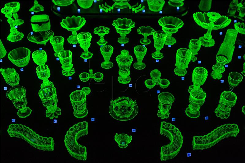 POLAND ART URANIUM GLASS EXHIBITION