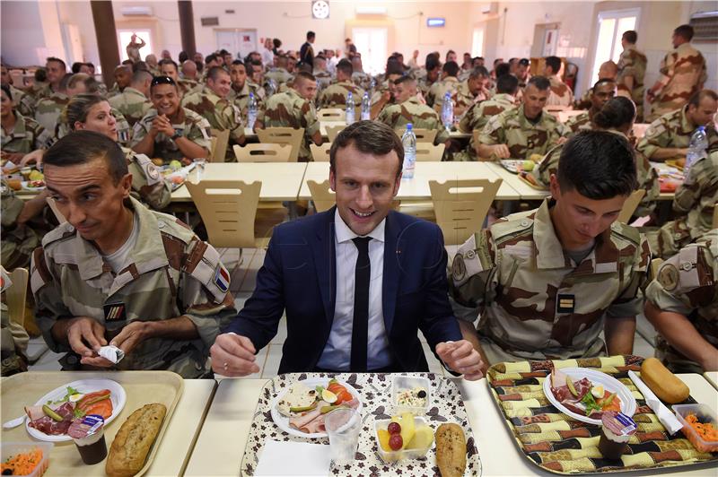 Macron: Pariz će pratiti poštuje li Teheran u potpunosti nuklearni sporazum