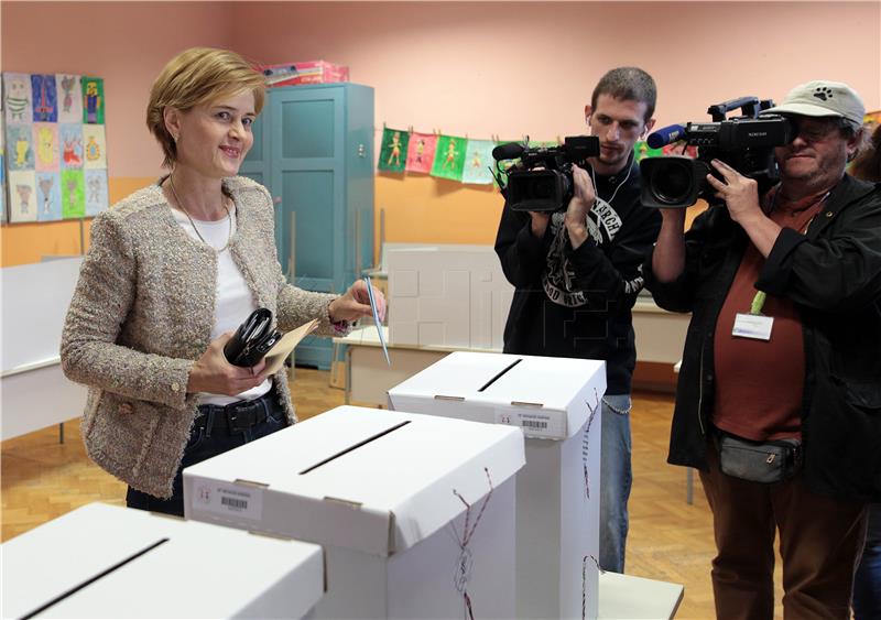 Sandra Švaljek glasuje u Zagrebu