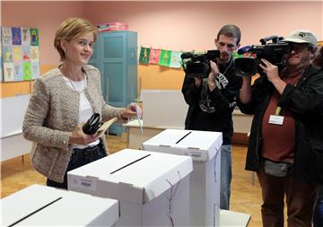 Sandra Švaljek glasuje u Zagrebu