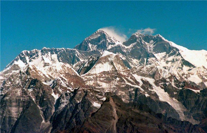 (FILE) NEPAL MOUNT EVEREST HILLARY STEP COLLAPSE