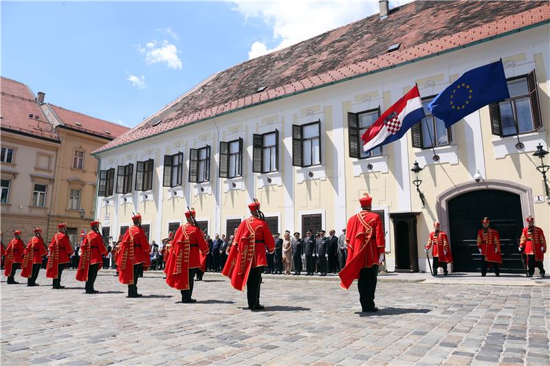 Obnovljena ceremonija Velike smjene straže Počasno-zaštitne bojne pred Banskim dvorima