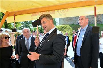 Karlovac: Plenković obišao Tehničko-taktički zbor Hrvatske kopnena vojske 