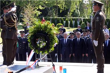 Na Dan Oružanih snaga RH državno izaslanstvo položilo vijence na Mirogoju 