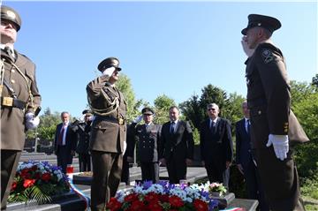 Na Dan Oružanih snaga RH državno izaslanstvo položilo vijence na Mirogoju 