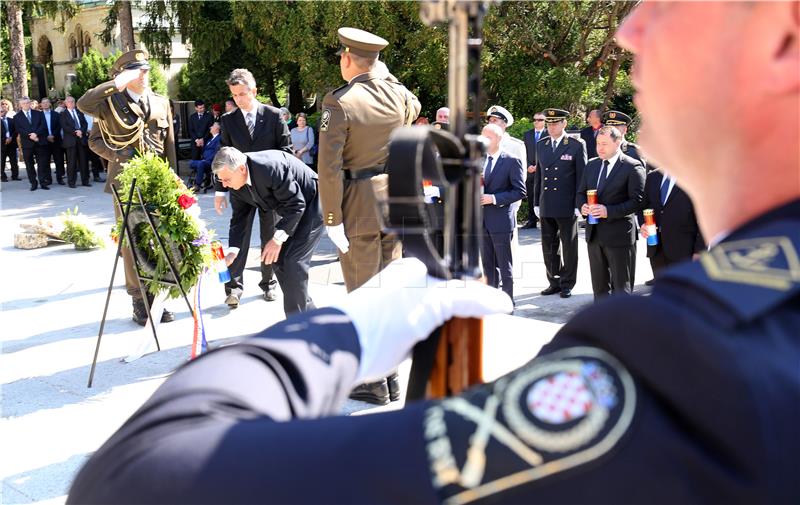 Na Dan Oružanih snaga RH državno izaslanstvo položilo vijence na Mirogoju 