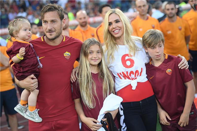 Totti u društvu Cenija, Giggsa, Scholesa i Maldinija