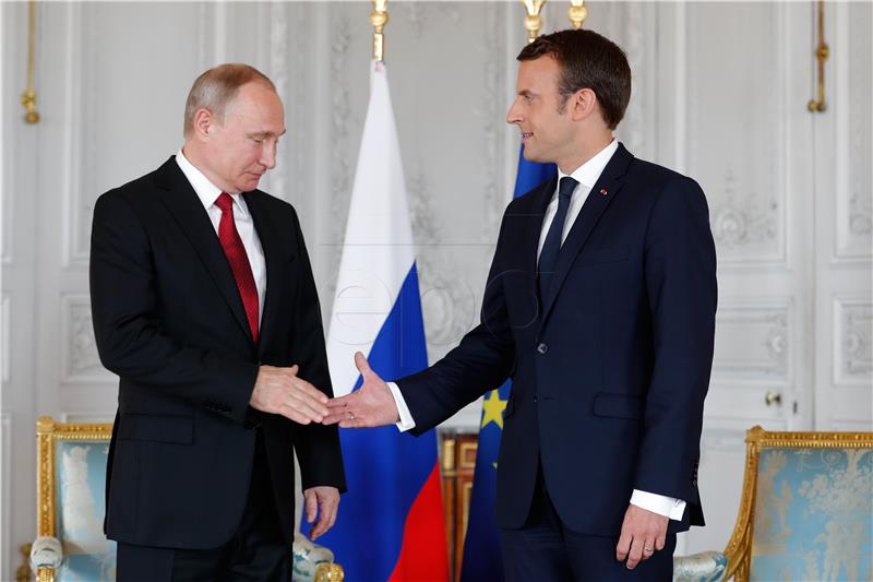 Macron se sastao s Putinom u Versaillesu