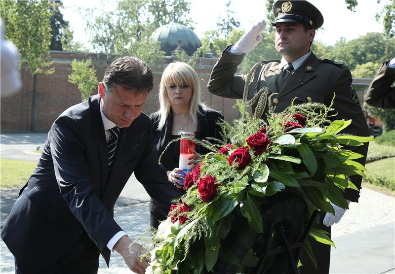 Ceremonija polaganja vijenaca na Mirogoju