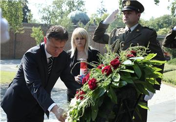 Ceremonija polaganja vijenaca na Mirogoju