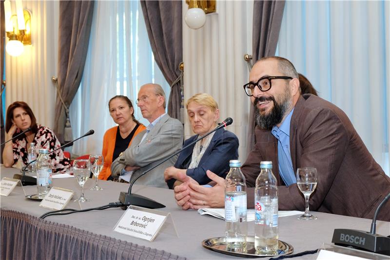 Konferencija "Mogu li e-cigarete pomoći kod odvikavanja od pušenja?"