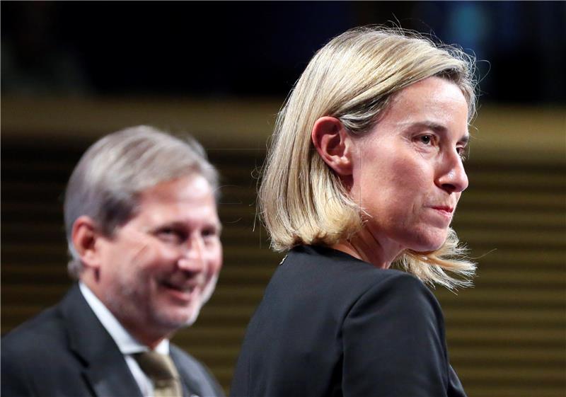 Mogherini i Hahn pozdravili izbor vlade u Makedoniji, pozvali na reforme 