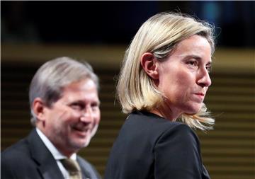 Mogherini i Hahn pozdravili izbor vlade u Makedoniji, pozvali na reforme 