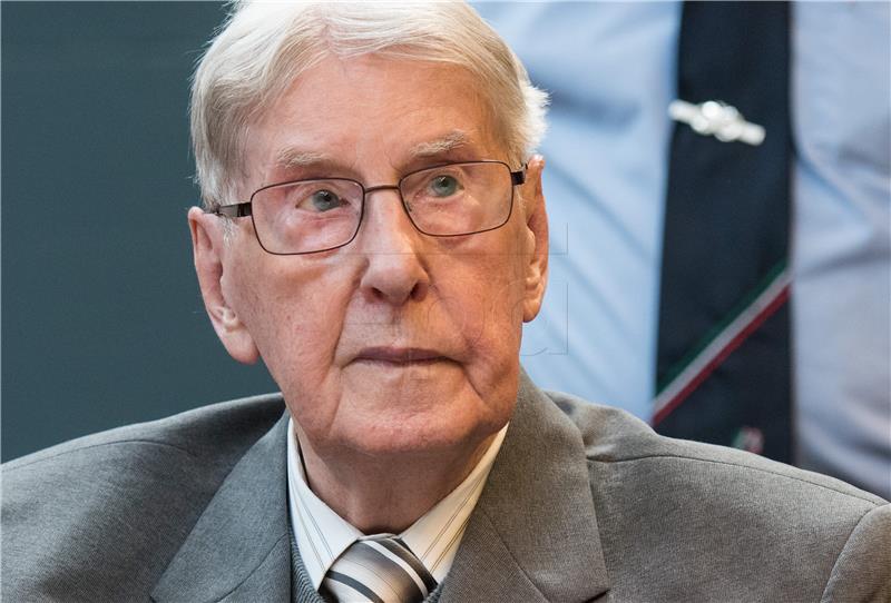 Bivši čuvar iz Auschwitza (95), umro prije stupanja presude na snagu 