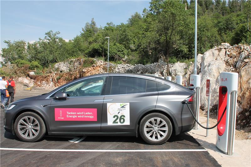 Tesla otvorio punionicu u Vrgorcu