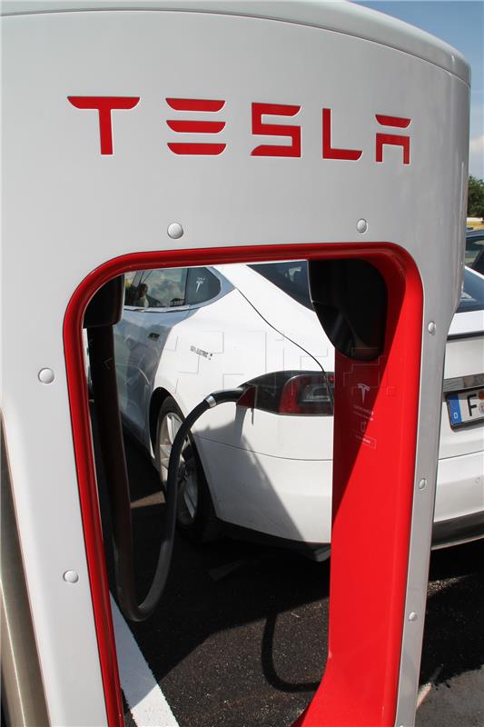 Tesla otvorio punionicu u Vrgorcu