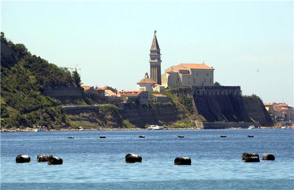 Četvrtina Slovenaca živi u većim gradovima; Piran najgušće naseljen