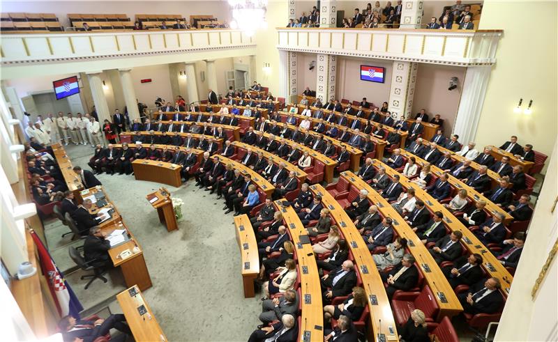 Sabor: Uobičajena stanka u danu kad se očekuju novi ministri