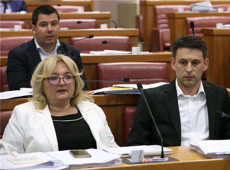 Croatian opposition harshly criticises HDZ-HNS coalition