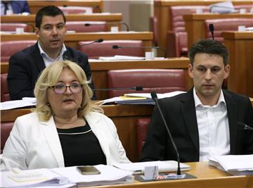 Croatian opposition harshly criticises HDZ-HNS coalition