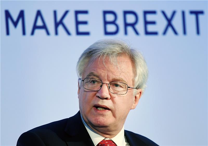 Davis: Britanija bi mogla i napustiti pregovore o Brexitu