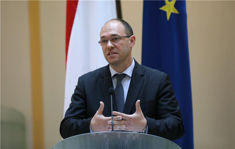 Stier resigns as Minister of Foreign and European Affairs