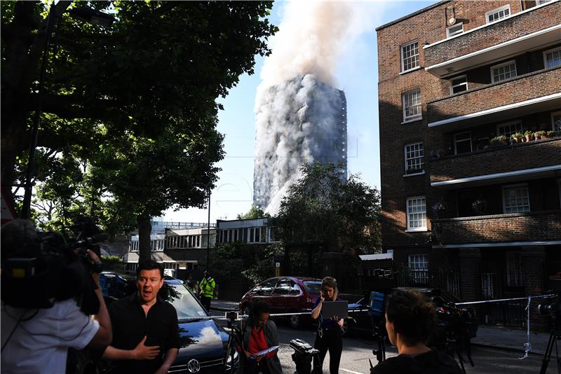 Najmanje šest mrtvih u požaru u Londonu