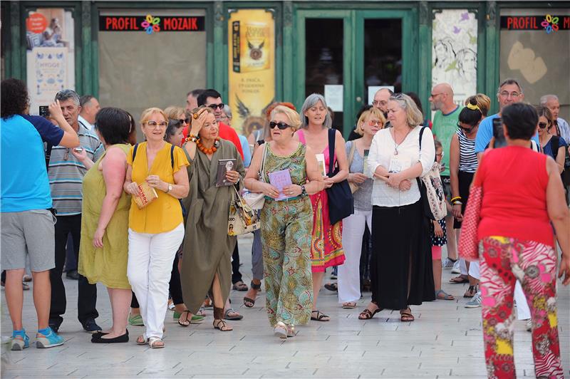 Split: Posvjed ljubitelja knjige zbog najave zatvaranja knjižare