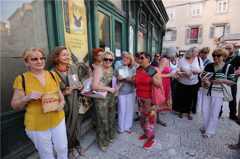 Split: Posvjed ljubitelja knjige zbog najave zatvaranja knjižare