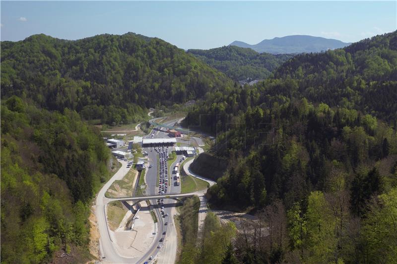 HAK: Pojačan promet na autocestama i graničnim prijelazima