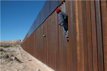 (FILE) MEXICO USA BORDER