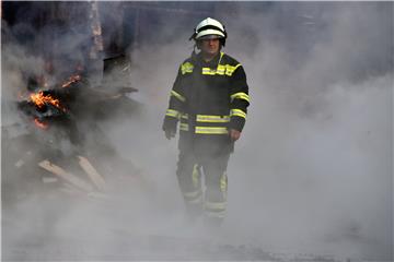 Zbog požara u Tučepima evakuirani gosti iz hotela