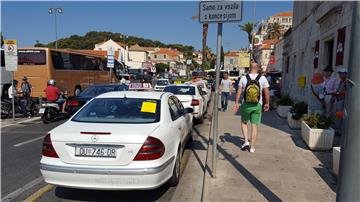 Dubrovnik: Taksisti se priključili prosvjedu protiv Ubera