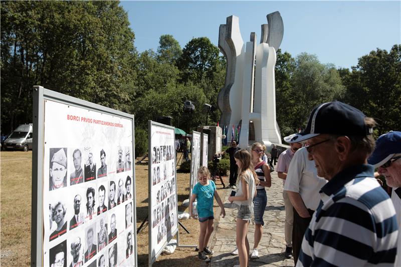 Svečanost obilježavanja Dana antifašističke borbe u šumi Brezovici kraj Siska 