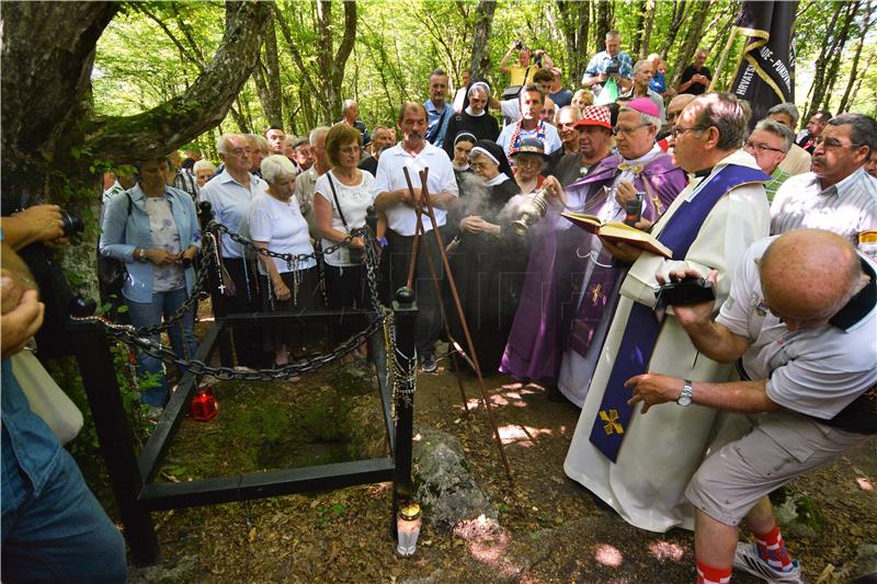 Spomen–pohod na mjesto masovne grobnice, jamu Jazovku