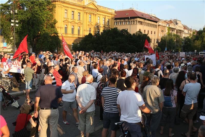 Proslava Dana antifašističke borbe na Trgu maršala Tita