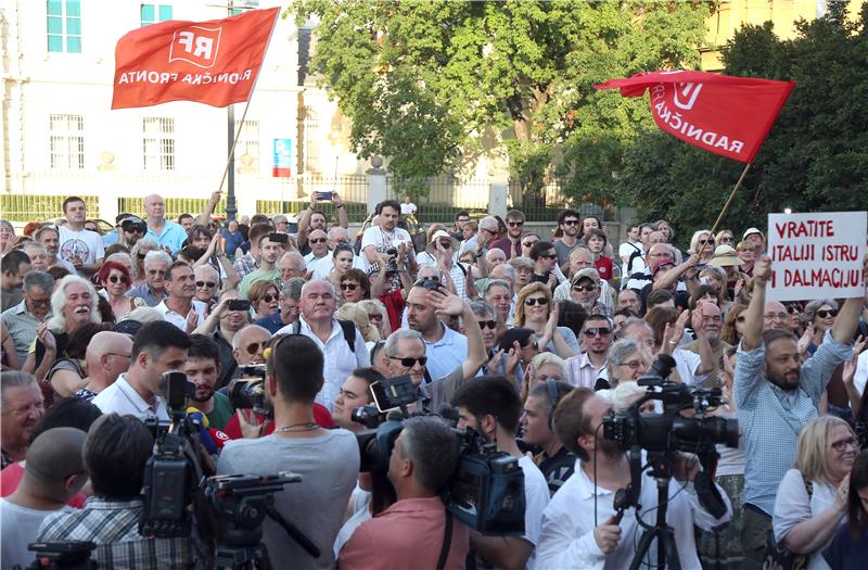 Proslava Dana antifašističke borbe na Trgu maršala Tita