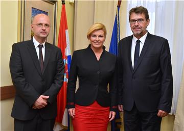 Grabar-Kitarovic arrives in Belgrade, meets with leaders of Croatian community