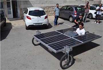 Učenici dubrovačke Obrtničke i tehničke škole izradili solarni automobil ''Ruđer 01''