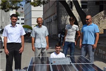 Učenici dubrovačke Obrtničke i tehničke škole izradili solarni automobil ''Ruđer 01''