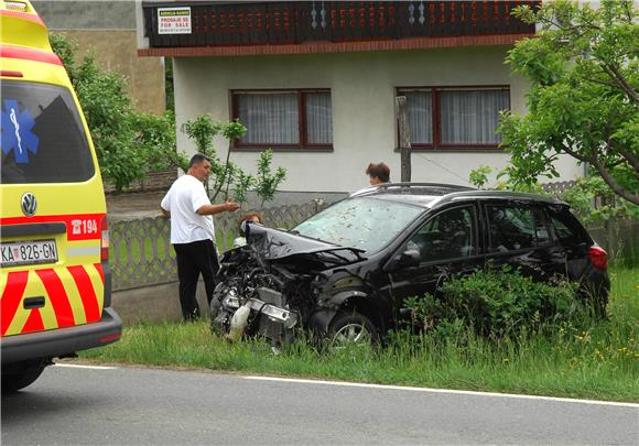 Od petoro teško ozlijeđenih u sudaru kod Petrinje dvoje u životnoj opasnosti