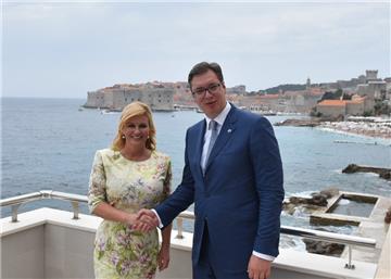 Grabar-Kitarović i Vučić dogovorili posjet hrvatskih logoraša Stajićevu