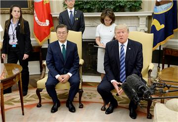 Trump s Južnom Korejom dogovorio "odlučan odgovor" Pyongyangu