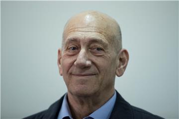 Bivši izraelski premijer Olmert pušten ranije iz zatvora