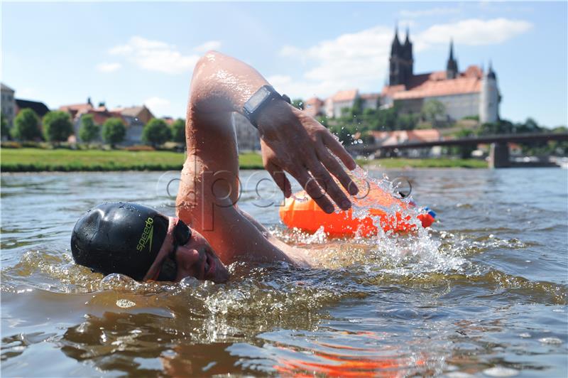 Extreme Open water swimming: 600 km along river Elbe in ten days