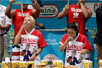 USA HOT DOG EATING CONTEST